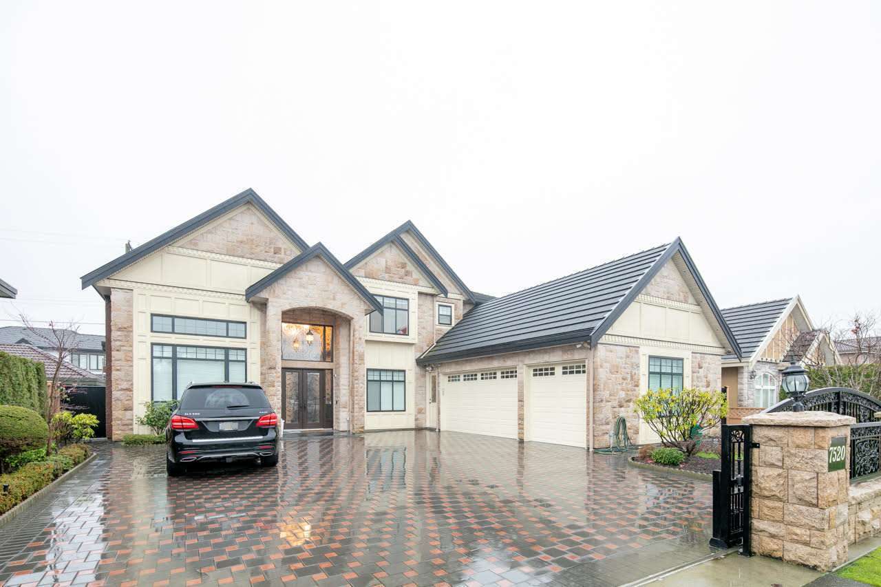 This 8115 sq ft 7 years old luxury detached house is located in the famo...